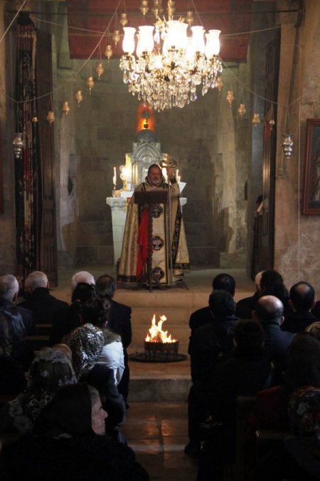 Süryaniler, 'Doğuş Bayramı'nı Kırklar Kilisesi'nde kutladı