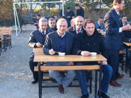 Suşehri Anadolu İmam Hatip'te aşure dağıtımı