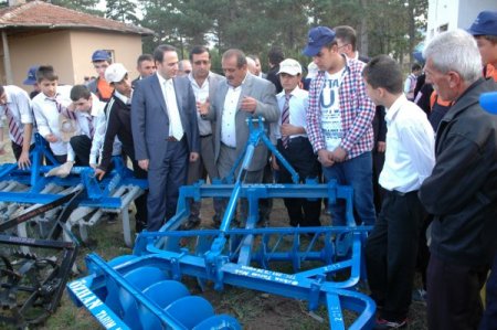 Suşehri Tarım Lisesi öğrencileri tarım aletlerine kavuştu