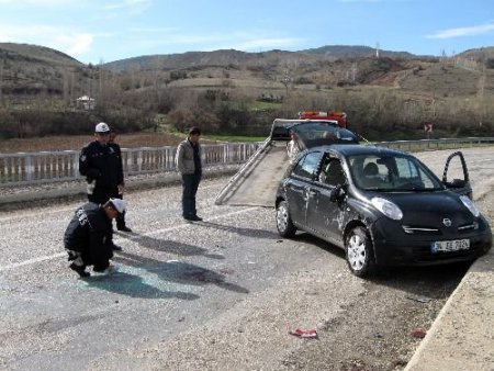 Suşehri'nde Trafik Kazası: 2 Yaralı