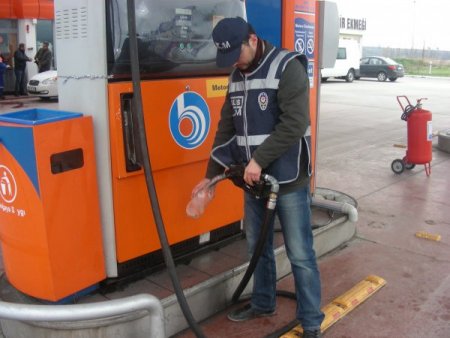 Susurluk'ta Yer Altına Gizlenmiş Akaryakıt Tankları Ele Geçirildi