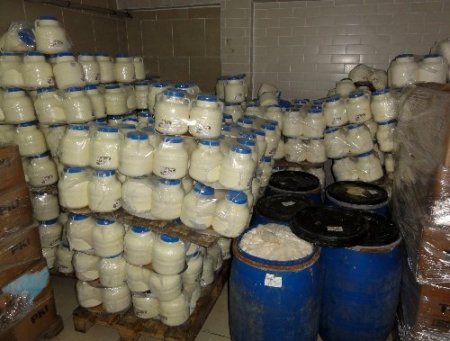 Süt ürünleri üreten firmada hile için kullanılan 34 ton malzeme ele geçirildi