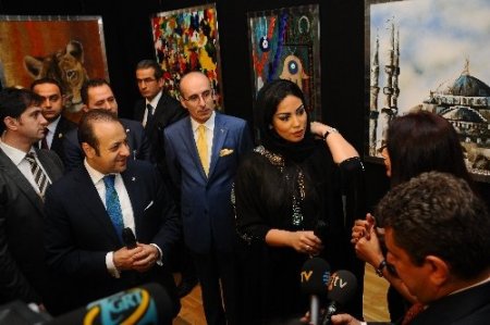 Suudi Arabistan Kralı’nın gelini, İstanbul’da resim sergisi açtı