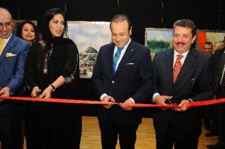 Suudi Arabistan Kralı’nın gelini, İstanbul’da resim sergisi açtı