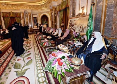 Suudi Arabistan Şura Meclisi üyeleri Kral huzurunda yemin etti