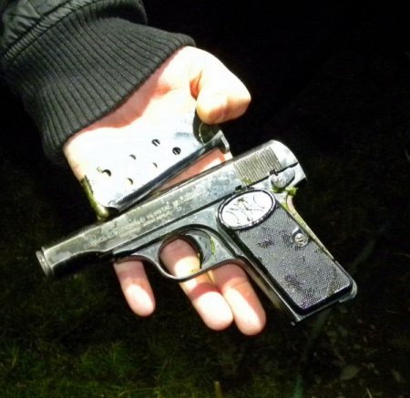 Tabancayı bulmak için havuzu boşalttılar