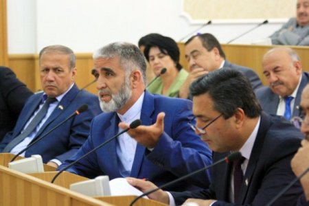 Tacikistan'da Çocuk Terbiyesinde Velilerin Sorumluluğu Yasalaştı