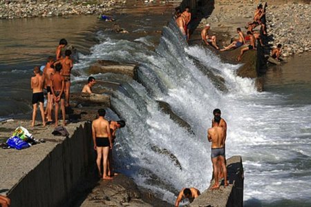 Tacikistan’da Sıcaklar 45 Dereceyi Geçti