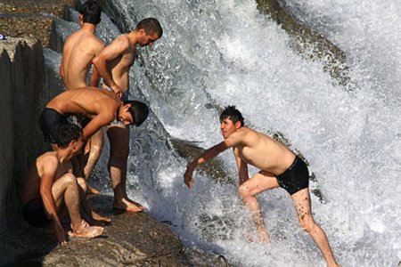 Tacikistan’da Sıcaklar 45 Dereceyi Geçti