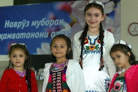 Taciklerin Nevruz kutlaması renkli görüntülere sahne oldu