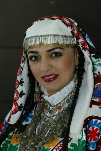 Taciklerin Nevruz kutlaması renkli görüntülere sahne oldu