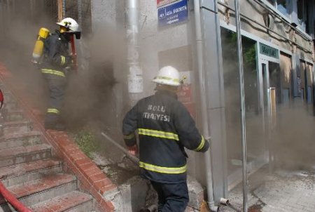 Tadilattaki Banka Şubesinde Yangın