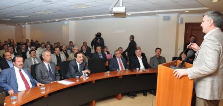 Tahir Akyürek, ticaret erbabına belediye çalışmalarını anlattı