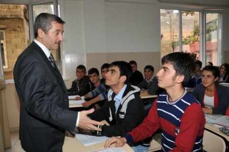 Tahmazoğlu, sosyal tesisteki kursiyerlerle bir araya geldi