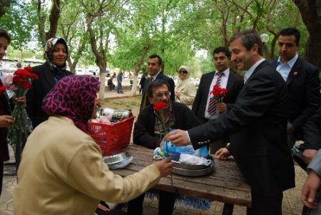 Tahmazoğlu: Dünyada Anne Sevgisinin Yerine Konabilecek Başka Bir Değer Yok