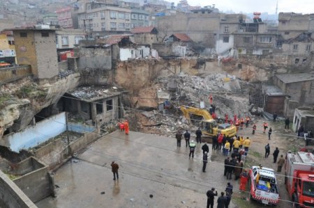 Tahmazoğlu: Göçüğün Yaşandığı Mahalle Afet Bölgesi İlan Edilmeli