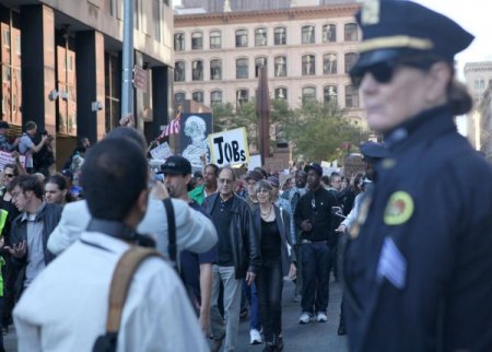 Tahrir Meydanı Kadar Olmasa Da New York’ta Binler Sokağa Döküldü