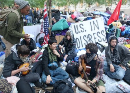 Tahrir Meydanı Kadar Olmasa Da New York’ta Binler Sokağa Döküldü