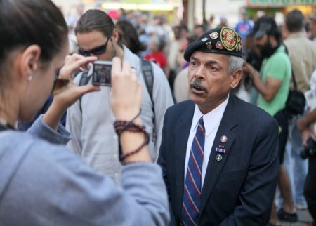 Tahrir Meydanı Kadar Olmasa Da New York’ta Binler Sokağa Döküldü