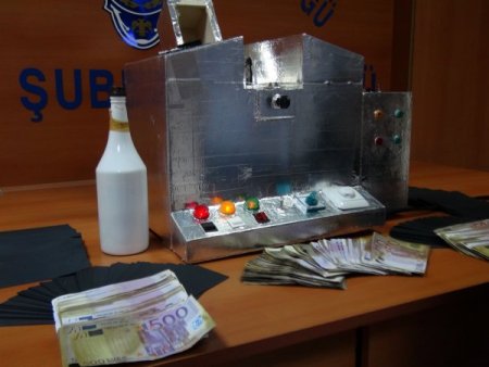 Tahta para makinesine 330 bin Euro kaptırdı