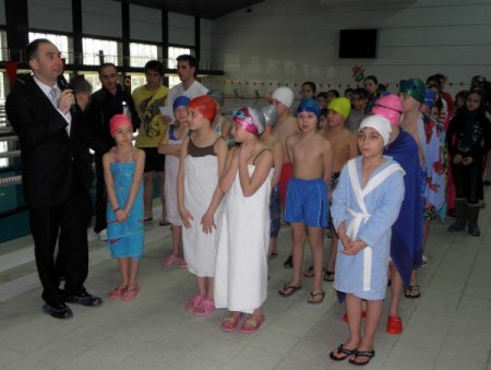 Takdir belgesi alan öğrenciler havuzla ödüllendiriliyor