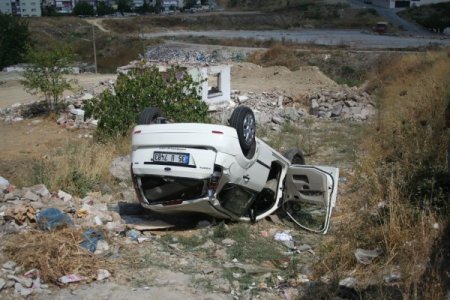 Takla Atan Arabada Sıkışan Sürücü Yaralandı