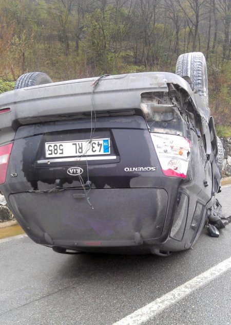 Takla atan araçtan burnu bile kanamadan çıktı