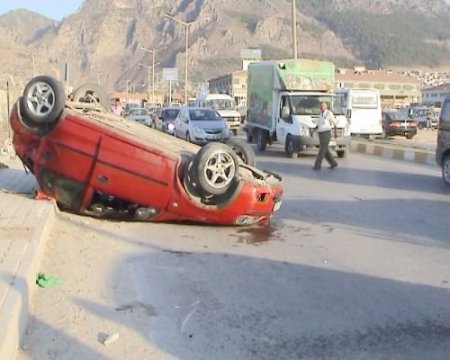 Takla Atan Araçtan Sağ Çıktı