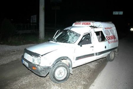 Takla Atan Otomobil Karşı Şeride Geçti: 2 Yaralı