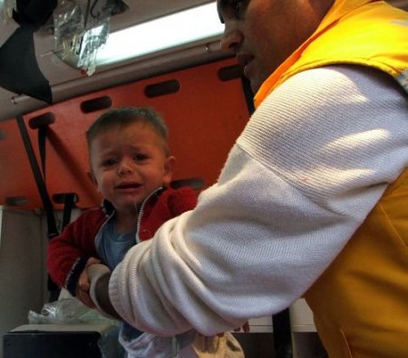 Takla Atan Otomobil Uçurumun Kenarında Durdu: 6 Yaralı