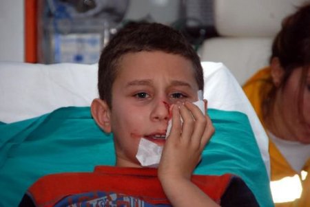 Takla Atan Otomobilde Bulunan 2 Kişi Yaralandı
