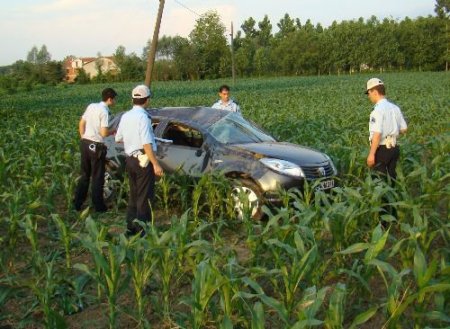 Takla Atan Otomobilin Sürücüsü Kaçtı