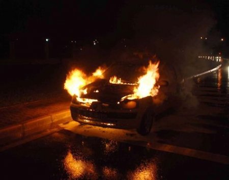 Taksi, Askeri Tesisin Önünde Alev Alev Yandı