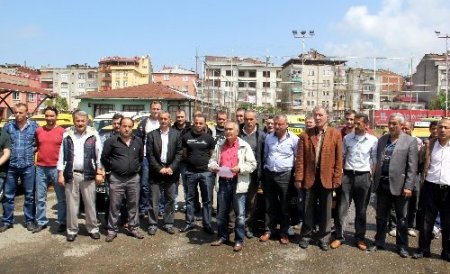 Taksiciler 'korsan' protesto etti