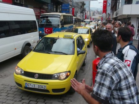 Taksicilerden teröre 'sarı tepki'