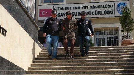 Takside hayatını kaybeden kişiyi arkadaşı bıçaklamış