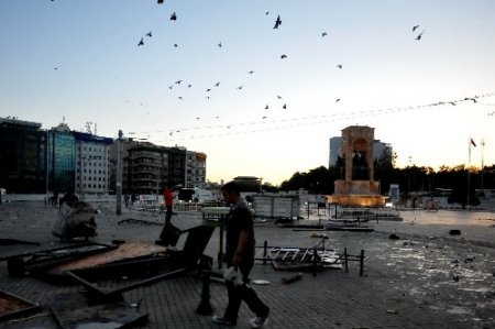 Taksim Meydanı savaş alanına döndü