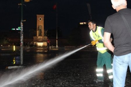 Taksim Meydanı temizlendi