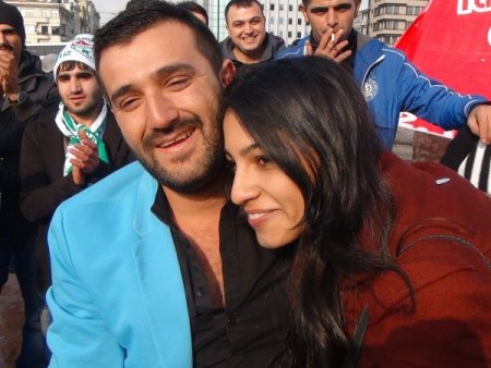 Taksim Meydanı’nda pankartlı evlenme teklifi