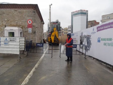 Taksim Meydanı'nın Tarlabaşı çıkışı kapatıldı