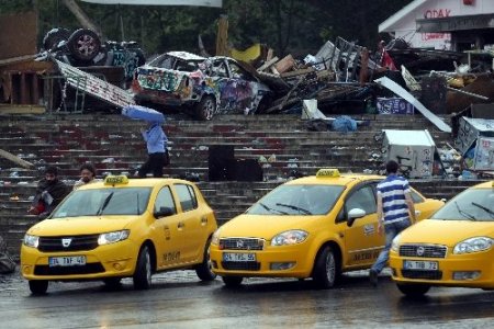 Taksim normale dönüyor