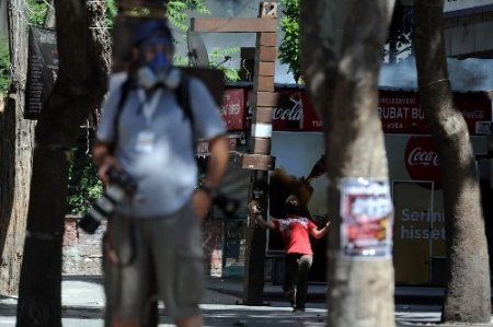 Taksim protestocuları Kızılay'da polisle çatıştı