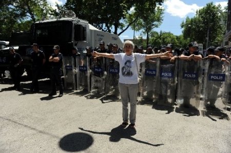 Taksim protestocuları Kızılay'da polisle çatıştı