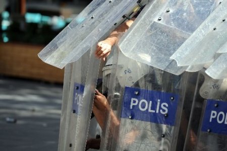 Taksim protestocuları Kızılay'da polisle çatıştı