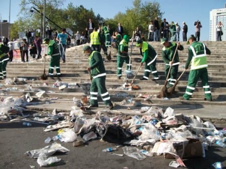 Taksim’de 1 Mayıs Temizliği