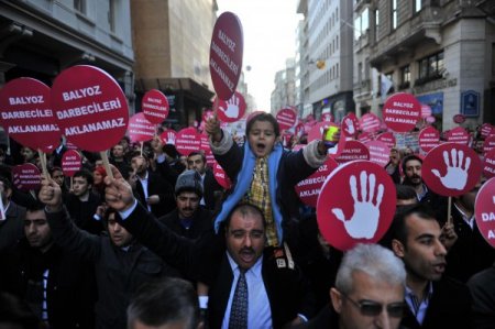 Taksim'de 'Balyozcular aklanamaz' eylemi