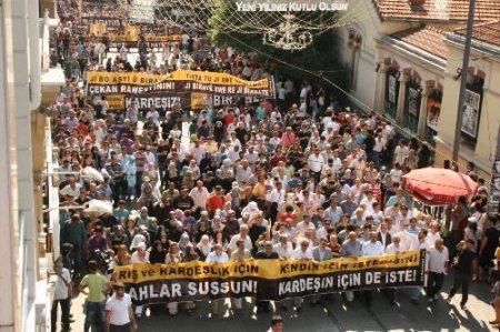 Taksim'de 'barış Ve Kardeşlik İçin Silahlar Sussun' Yürüşü