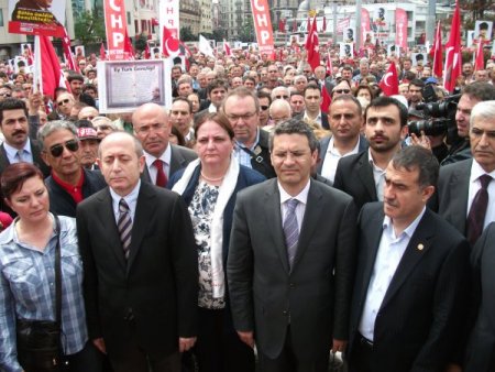 Taksim'de Chp'lilerin 19 Mayıs Yürüyüşü
