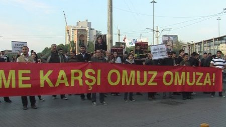 Taksim'de dağılmayan gruba polis müdahale etti