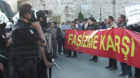 Taksim'de dağılmayan gruba polis müdahale etti